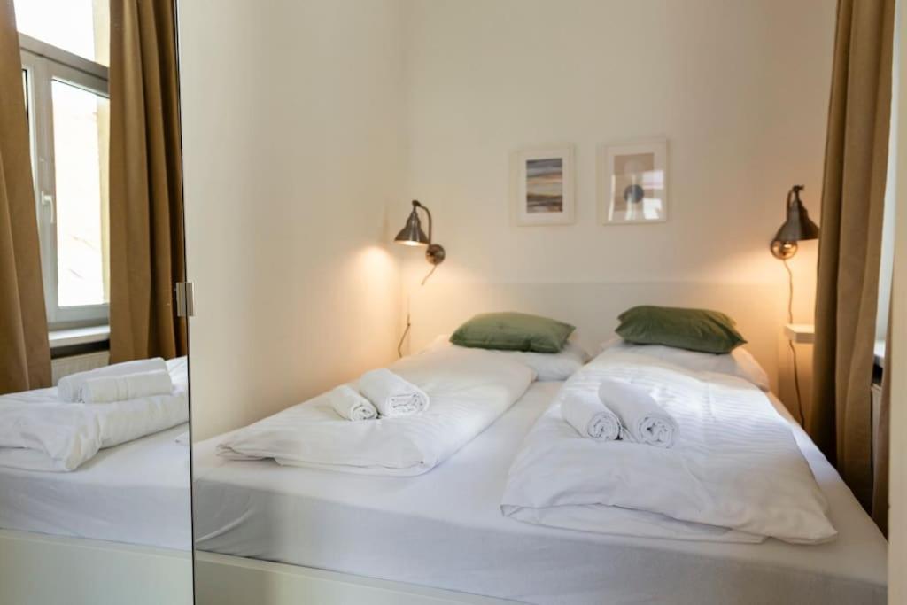 Savoir-Vivre In Unserer Zentralen Balkonwohnung Vienna Luaran gambar