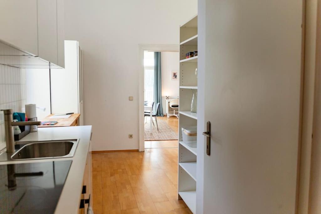 Savoir-Vivre In Unserer Zentralen Balkonwohnung Vienna Luaran gambar