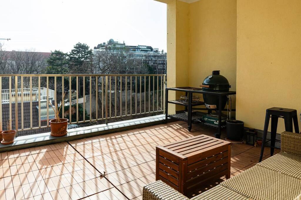 Savoir-Vivre In Unserer Zentralen Balkonwohnung Vienna Luaran gambar