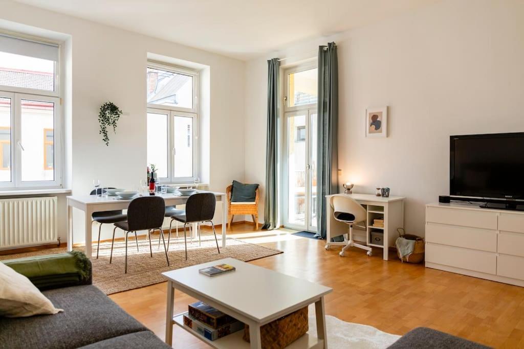 Savoir-Vivre In Unserer Zentralen Balkonwohnung Vienna Luaran gambar